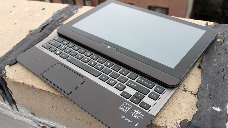 Illustration for article titled Toshiba Satellite U925t Review: Wild Design, Weak Execution